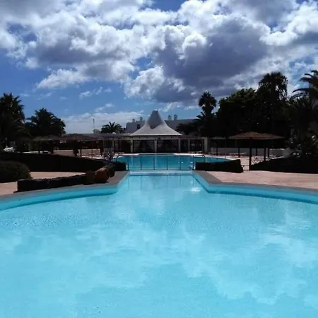 Sleeps 2 Pool Wifi アパート
