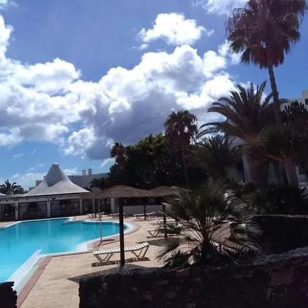 Sleeps 2 Pool Wifi Apartment *