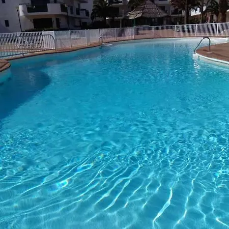 Sleeps 2 Pool Wifi Apartment *