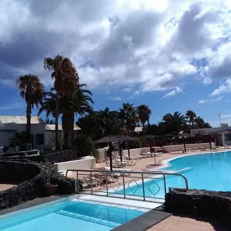 Sleeps 2 Pool Wifi Apartment