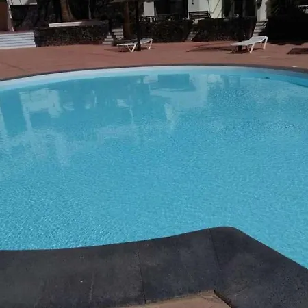 Sleeps 2 Pool Wifi Apartment *